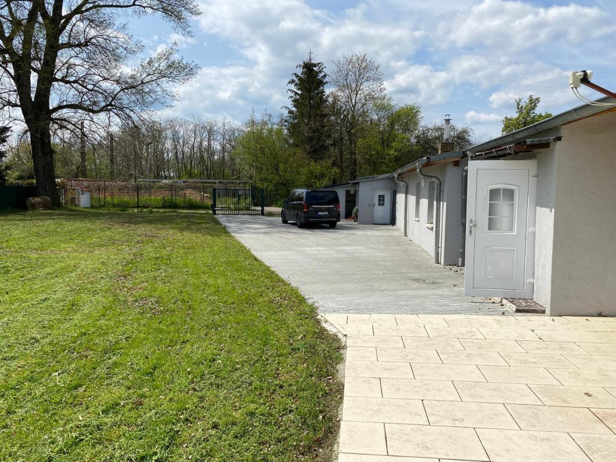 Bungalow 4 Schlafzimmer 8 Personen Parkplatz Grundstueck Garten Lipsk Zewnętrze zdjęcie